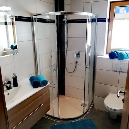 Kristall Apartman Tux