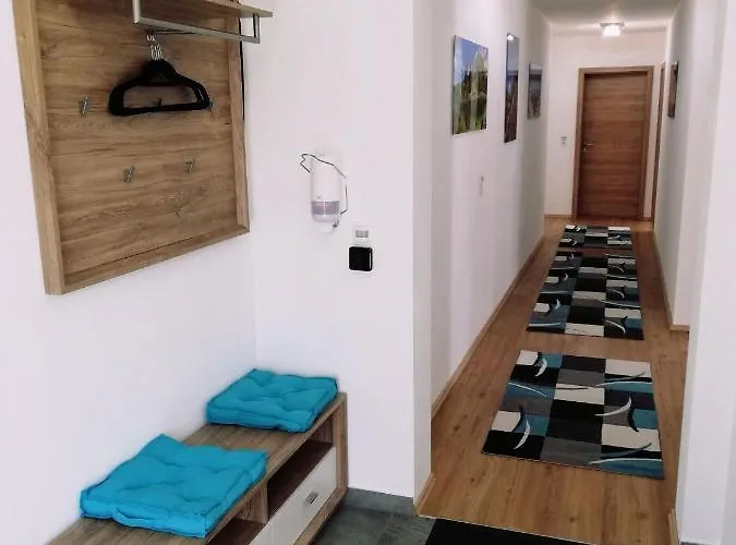 Kristall アパート トゥクス